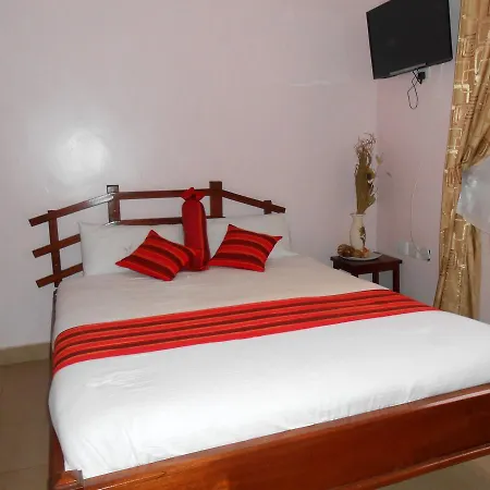 Donnies Hotel *